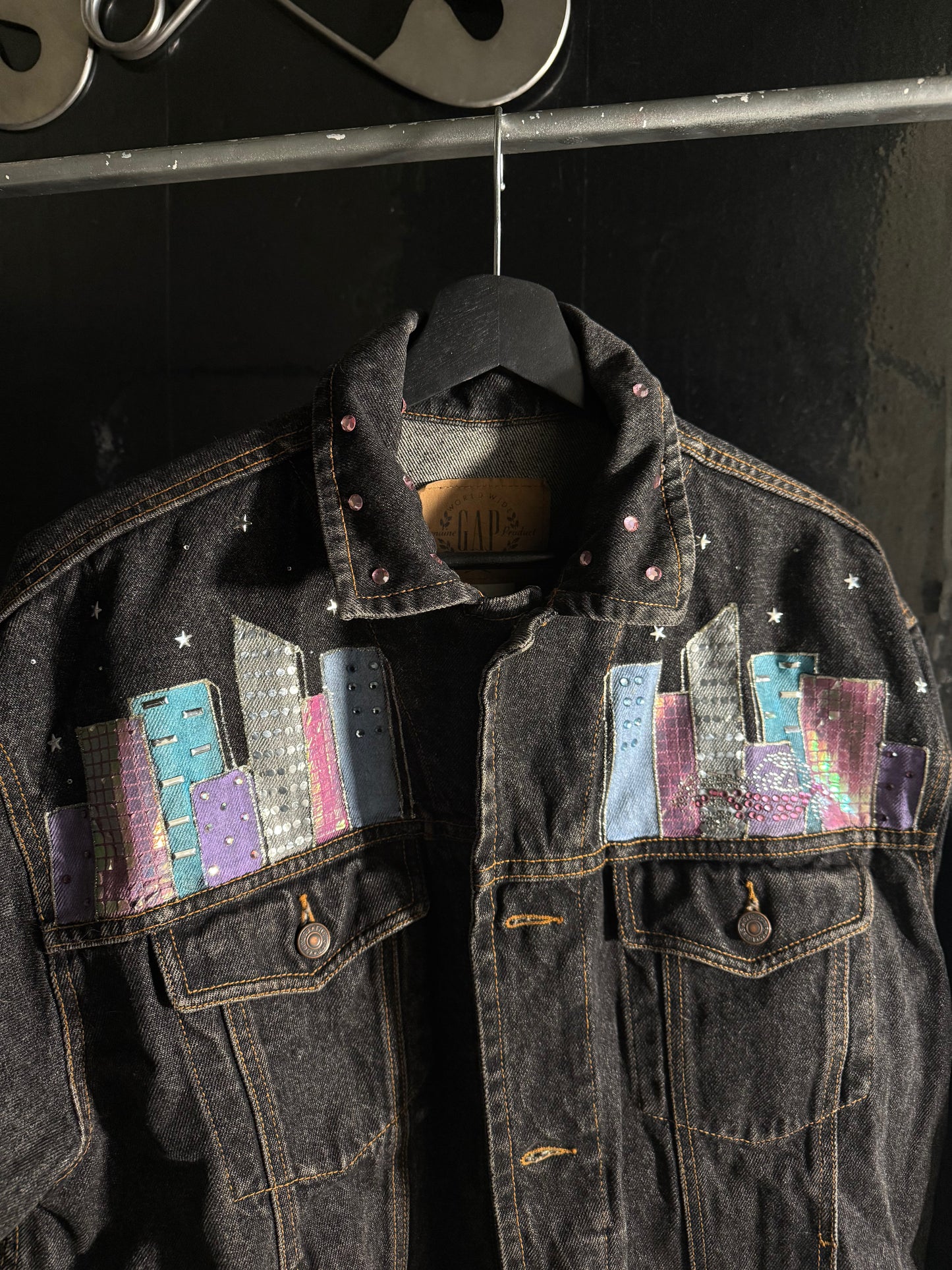1980s GAP hand painted New York Skyline denim jacket size