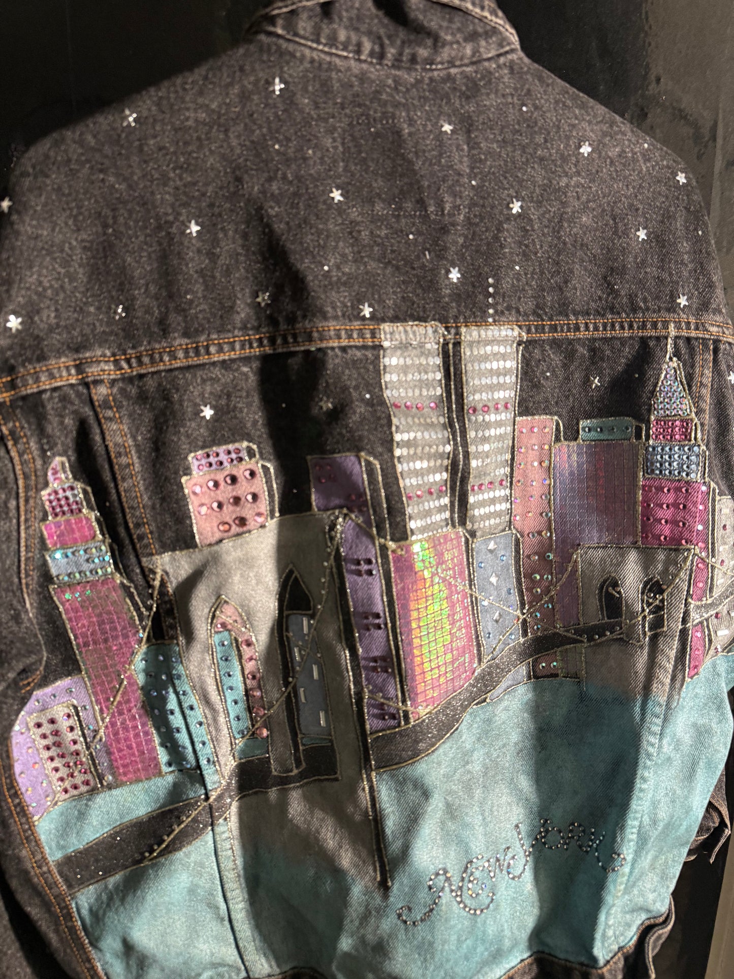 1980s GAP hand painted New York Skyline denim jacket size
